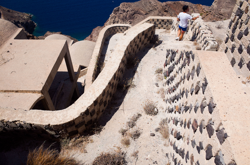 Illustration for article titled GREECE : 40 HOURS IN SANTORINI